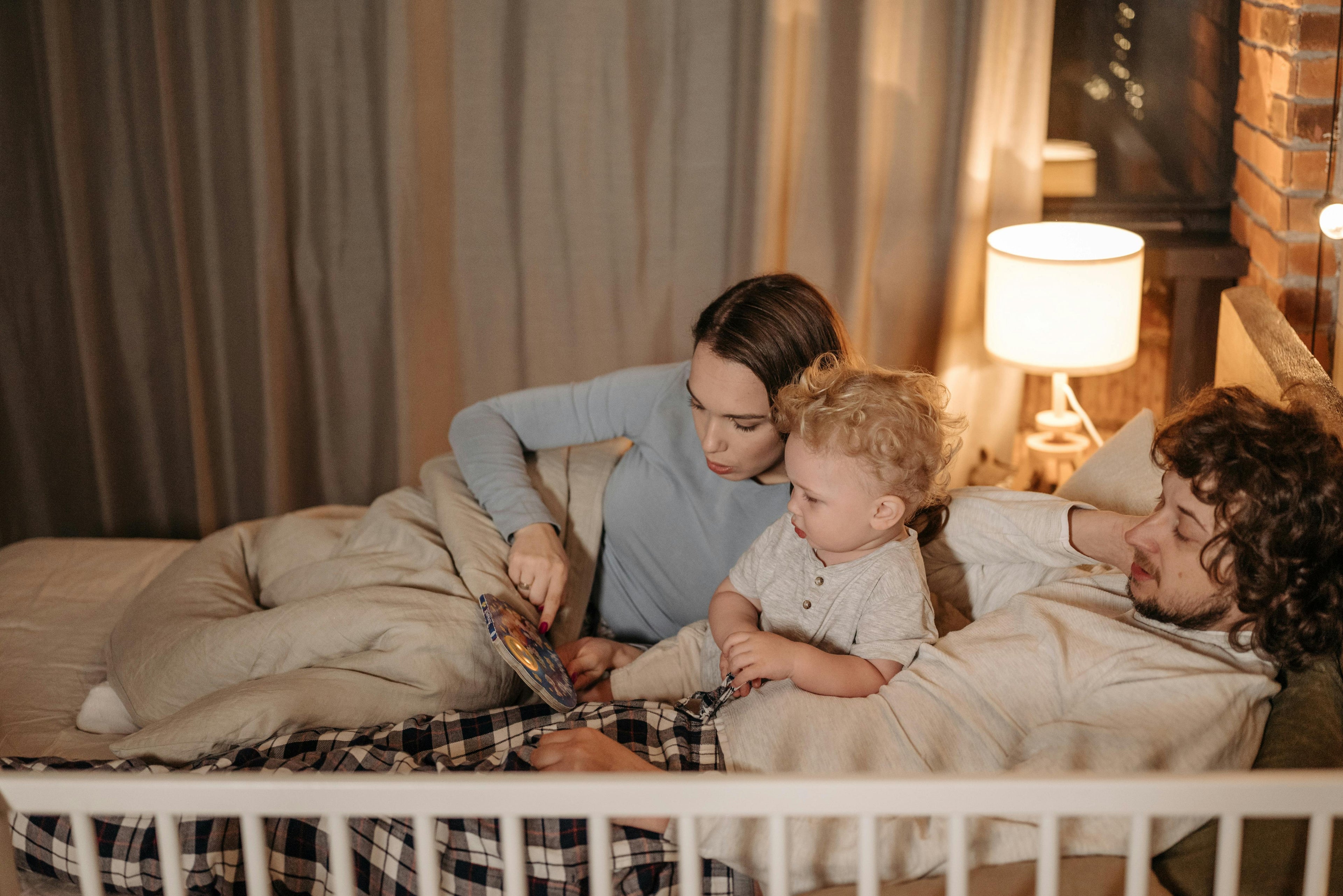 The Best Sleep Strategies for New Moms and Dads