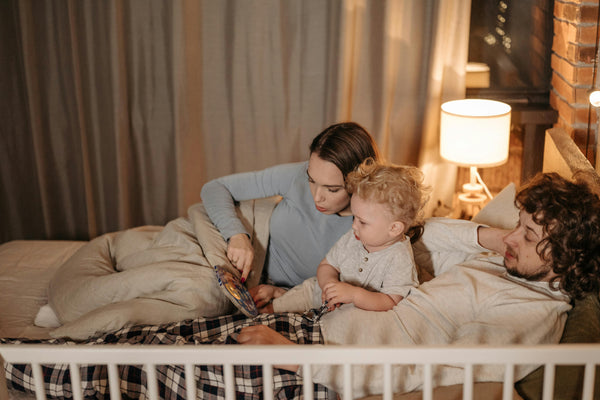 The Best Sleep Strategies for New Moms and Dads